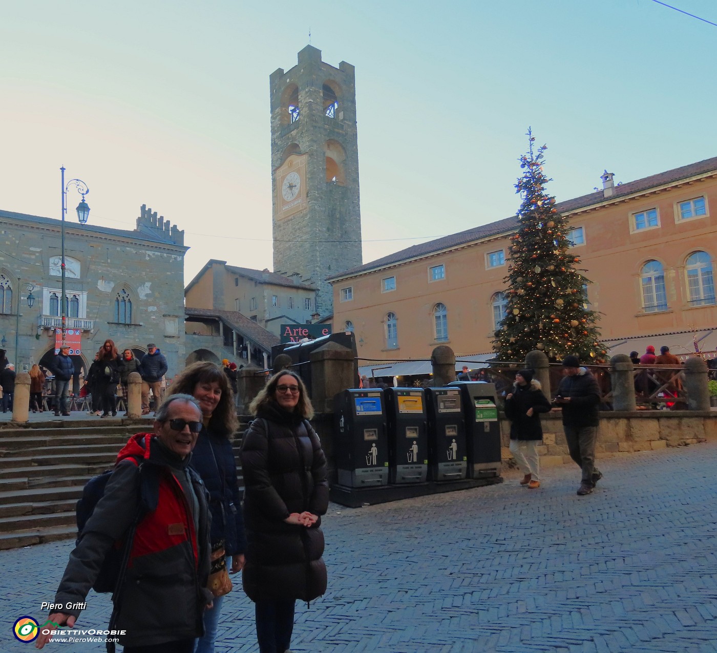 40 Dalla Rocca andiamo in Piazza Vecchia.JPG